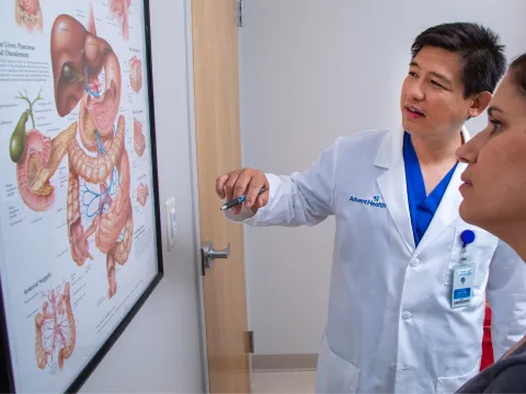 Iswanto Sucandy showing patient a diagram.