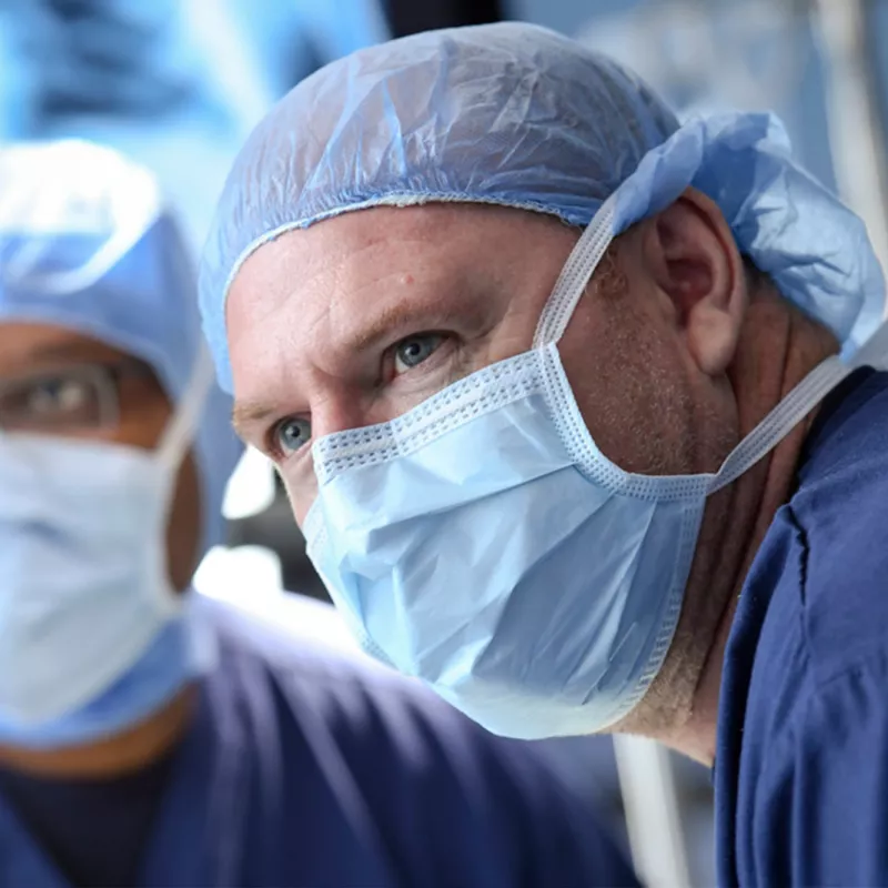 Two surgeons in thoracic surgery.